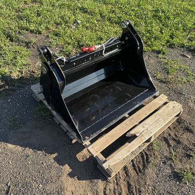 39" Mini Skid Steer 4-in-1 Bucket Attachment