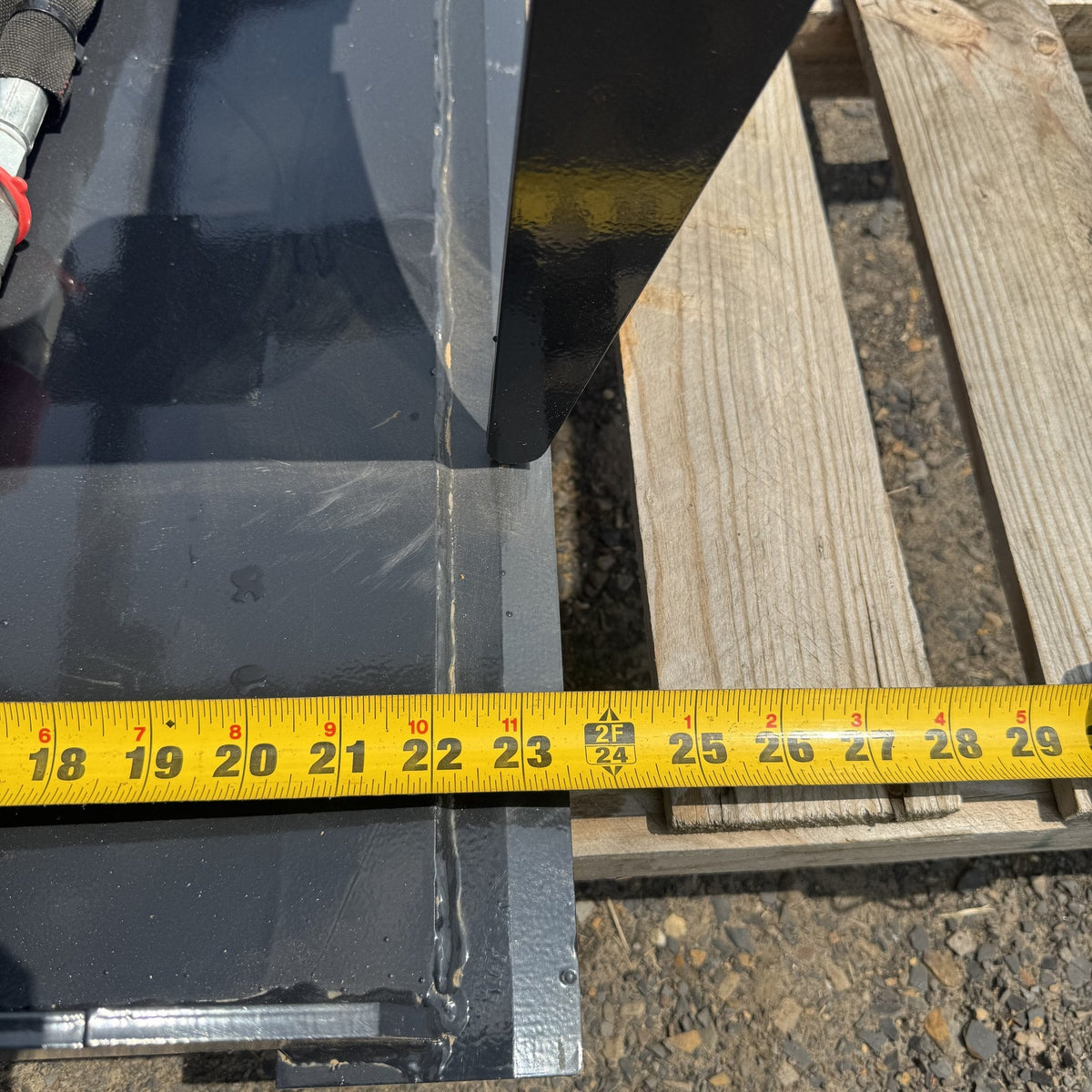 Tape measure showing grapple bucket opening