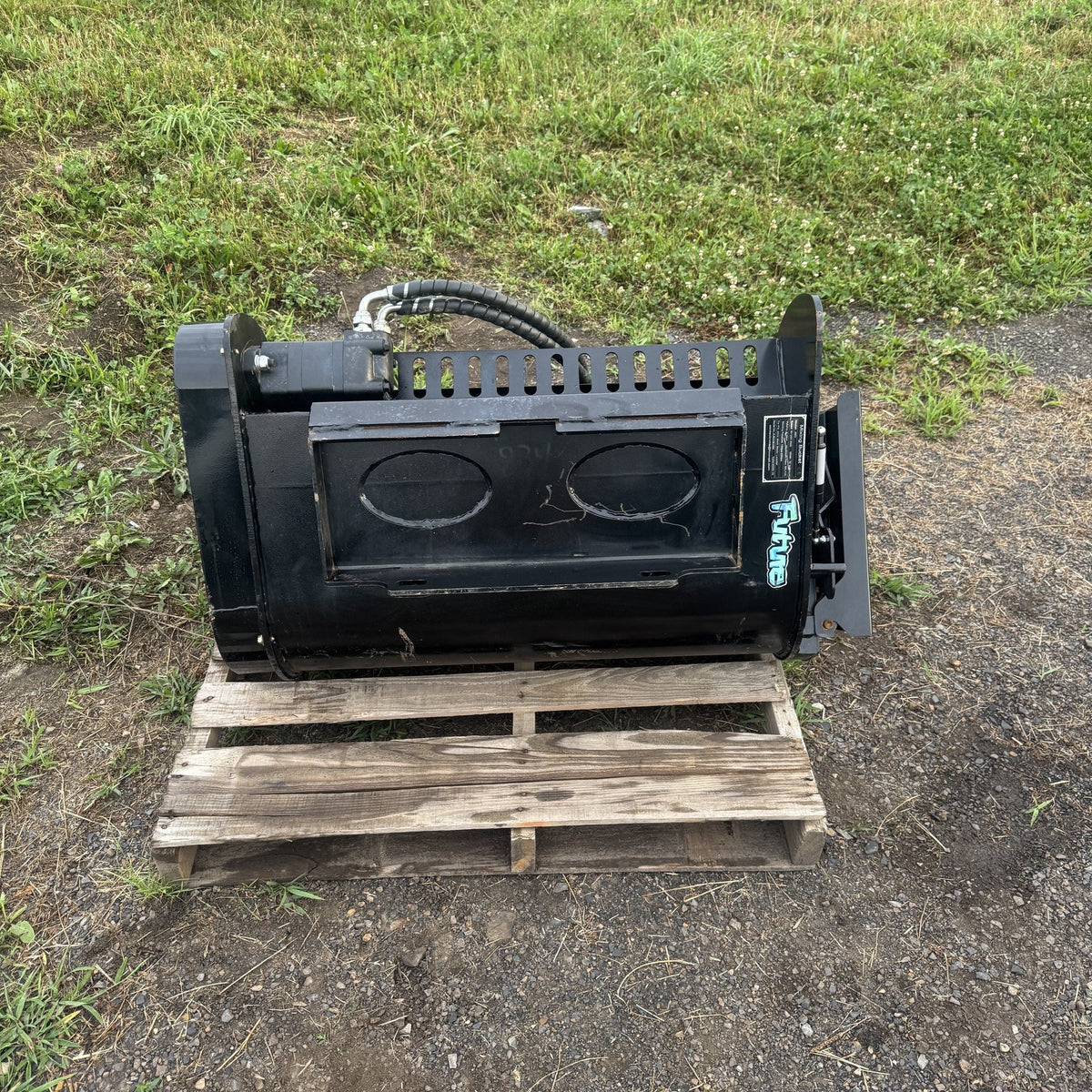 Mixer bucket side profile showing drum, hydraulic motor and mount plate