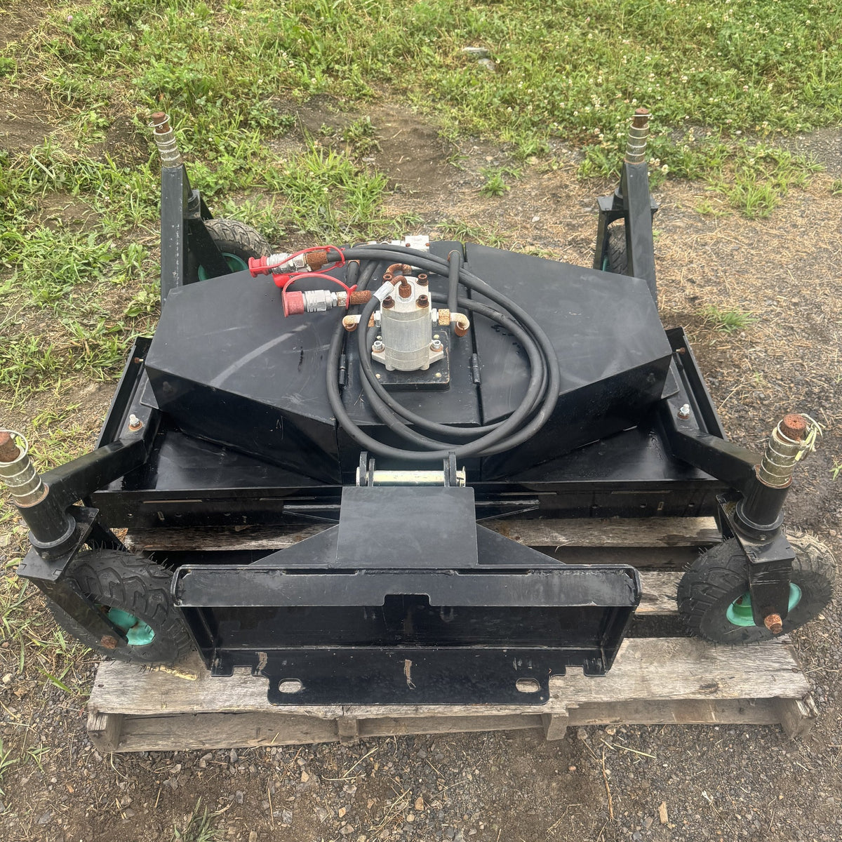 Finish mower viewed from the front showing the mount plate