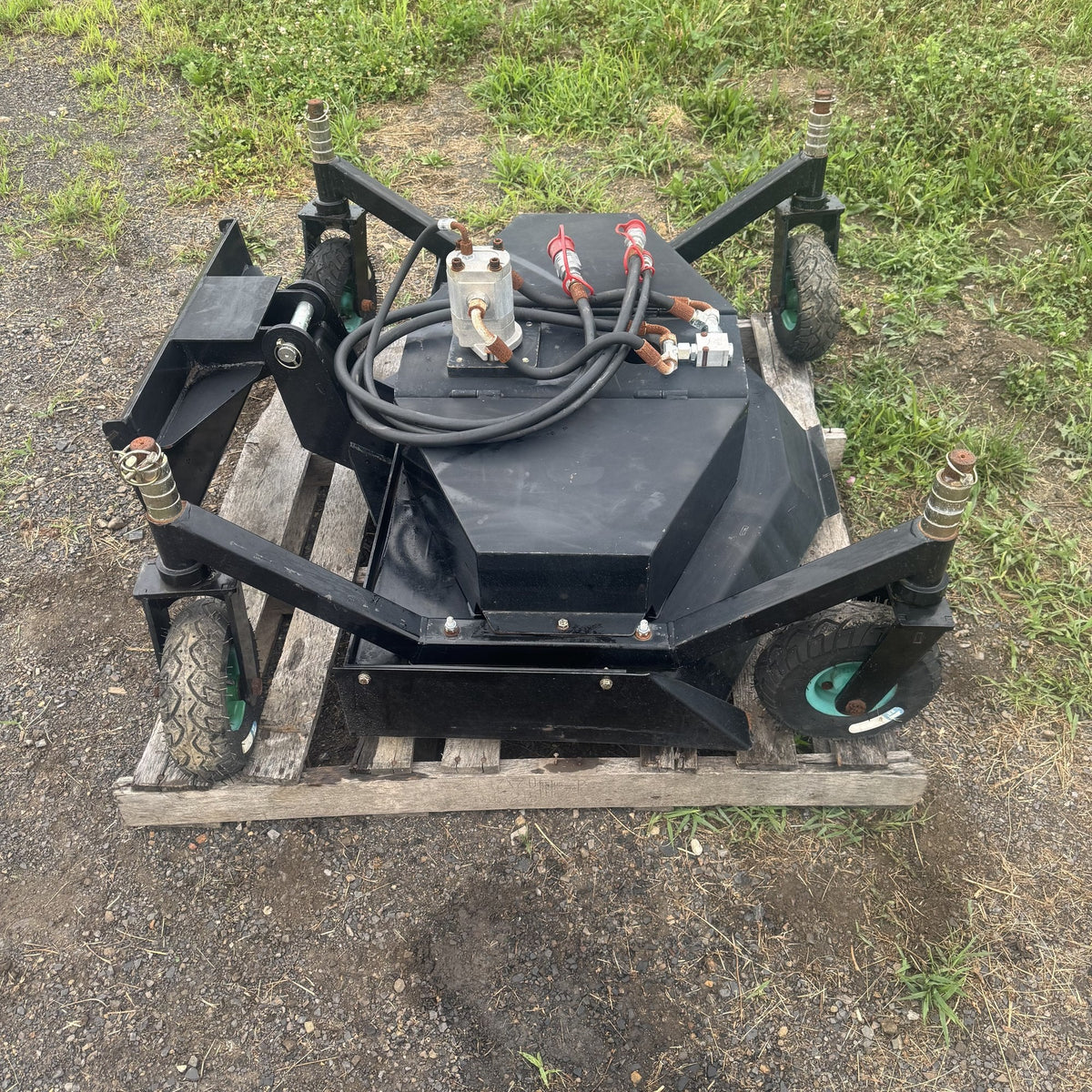 Finish mower deck and mount viewed from above